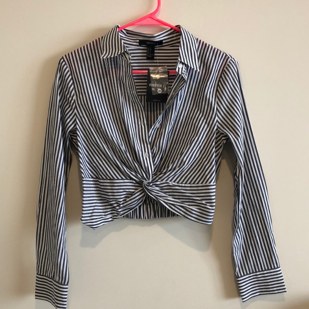 Cropped button down w/ stretchy back
